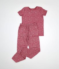 Růžové pyžamo s hvězdičkami