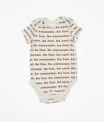 Bílé body s nápisy C&A