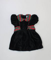 Černé sametové šaty
