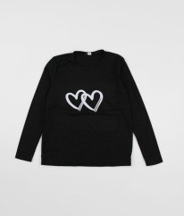 Černé triko se srdíčky