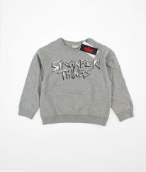 Šedá silnejšia mikina s nápisom STRANGER THINGS