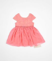 Růžové šaty s krajkou a spodničkou