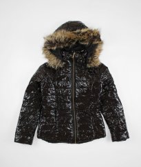 Čierna lesklá bunda s kapucňou