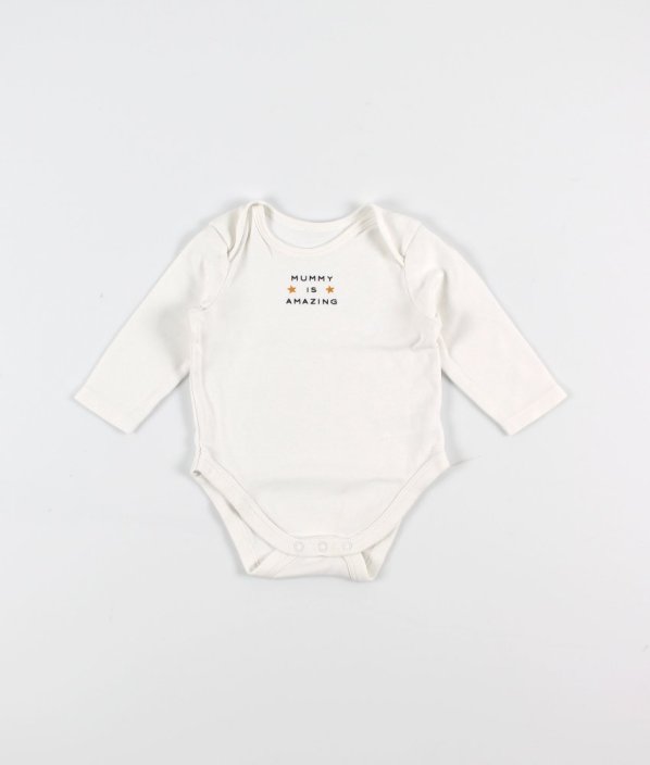 Biele body s nápisom C&A