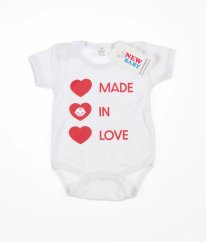 Bílé body s nápisem NEW BABY