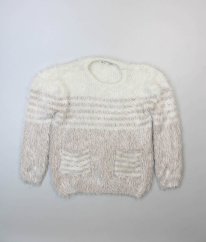 Béžový chlupatý svetr