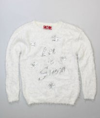 Bílý chlupatý vánoční svetr