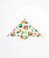 Biely šál s tropickým motívom